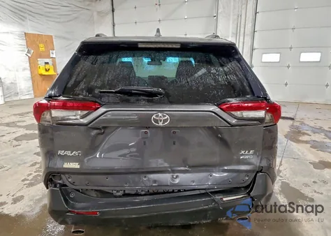 2019 Toyota Rav4 Xle z USA, uszkodzony, nr VIN 2T3P1RFV8KW058858